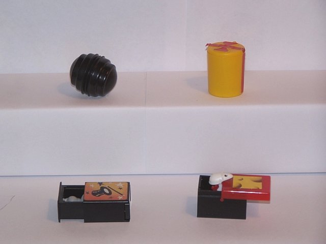 K95N°111 (boule-noire) + K96N°95 (cylindre jaune) + K98N°22 (pavé noire) + K99N°118 (pavé noir et rouge)