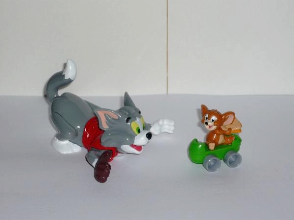 2S-3-13 Tom et Jerry : attrappe-moi - Tom gant de baseball Jerry sandwich sur patin